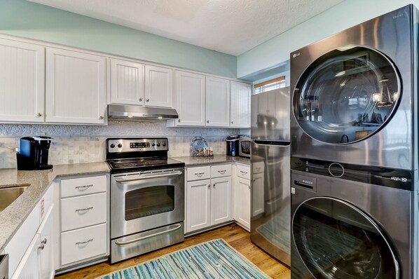 Condo, 2 Bedrooms | Private kitchen | Fridge, microwave, oven, stovetop