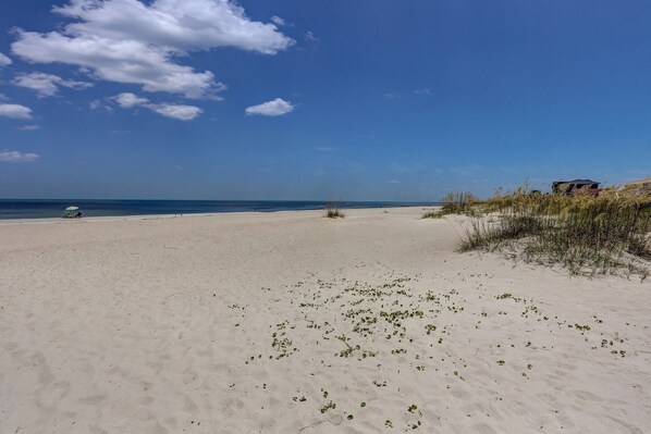 Beach - Beach Style Condo Includes Google Mini Home And Beach Access 2 Bedroom Condo by RedAwning (Fernandina Beach)