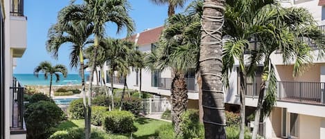 Condo, 2 Bedrooms | Property grounds