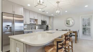 Appartement, 2 slaapkamers | Privékeuken | Een koffiezetapparaat/waterkoker