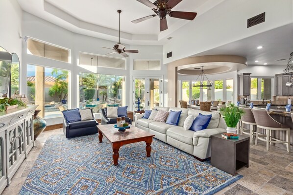 Maison, 4 chambres | Coin séjour