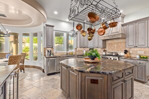 House, 4 Bedrooms | Private kitchen | Fridge, microwave, oven, stovetop - Recker #73 Mesa 4 Bedroom Home by RedAwning (Mesa)