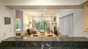 Condo, 3 Bedrooms | Bathroom | Towels