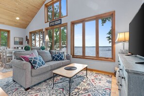 TV - Cabin Getaway on Lake Noquebay (Crivitz)