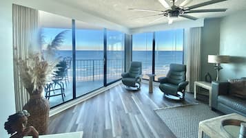 Una Smart TV, libros