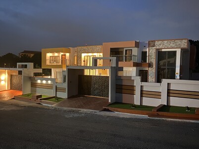 Sleek Luxury Townhomes(#3 bedroom)