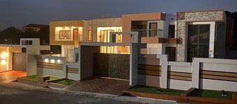 Sleek Luxury Townhomes(#3 bedroom)