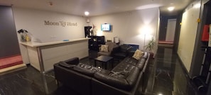 Lobby sitting area - Moon TLV - 4th floor (Tel Aviv)