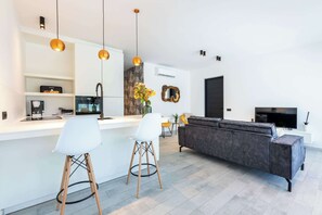 TV, offices - Blue Bay | The Reef | Terrace (Sint Michiel)