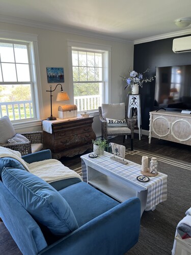 Red Cliff Cottage -  Beach Front