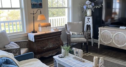 Red Cliff Cottage - Beach Front