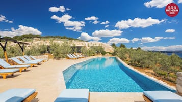 Indoor pool, seasonal outdoor pool, open open 24 hours, sun loungers