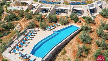 Indoor pool, seasonal outdoor pool, pool loungers