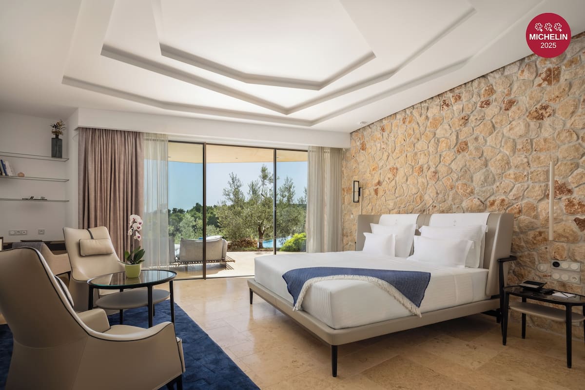 Italienske lagner fra Frette, premium-sengetøj, dundyner, minibar