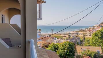 Panoramic Studio Suite, 1 King Bed, Sea View | In-room safe, individually decorated, individually furnished, desk