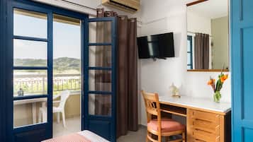 Panoramic Studio Suite, 1 King Bed, Sea View | Living area | 32-inch Smart TV with satellite channels, TV, Netflix