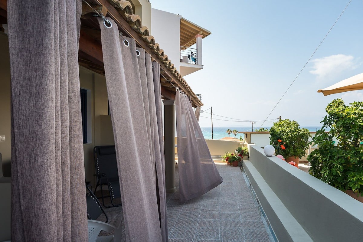 Luxury Room, 1 King Bed with Sofa bed, Sea View | Terrace/patio