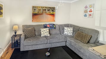 Smart TV, consola de videojuegos y libros