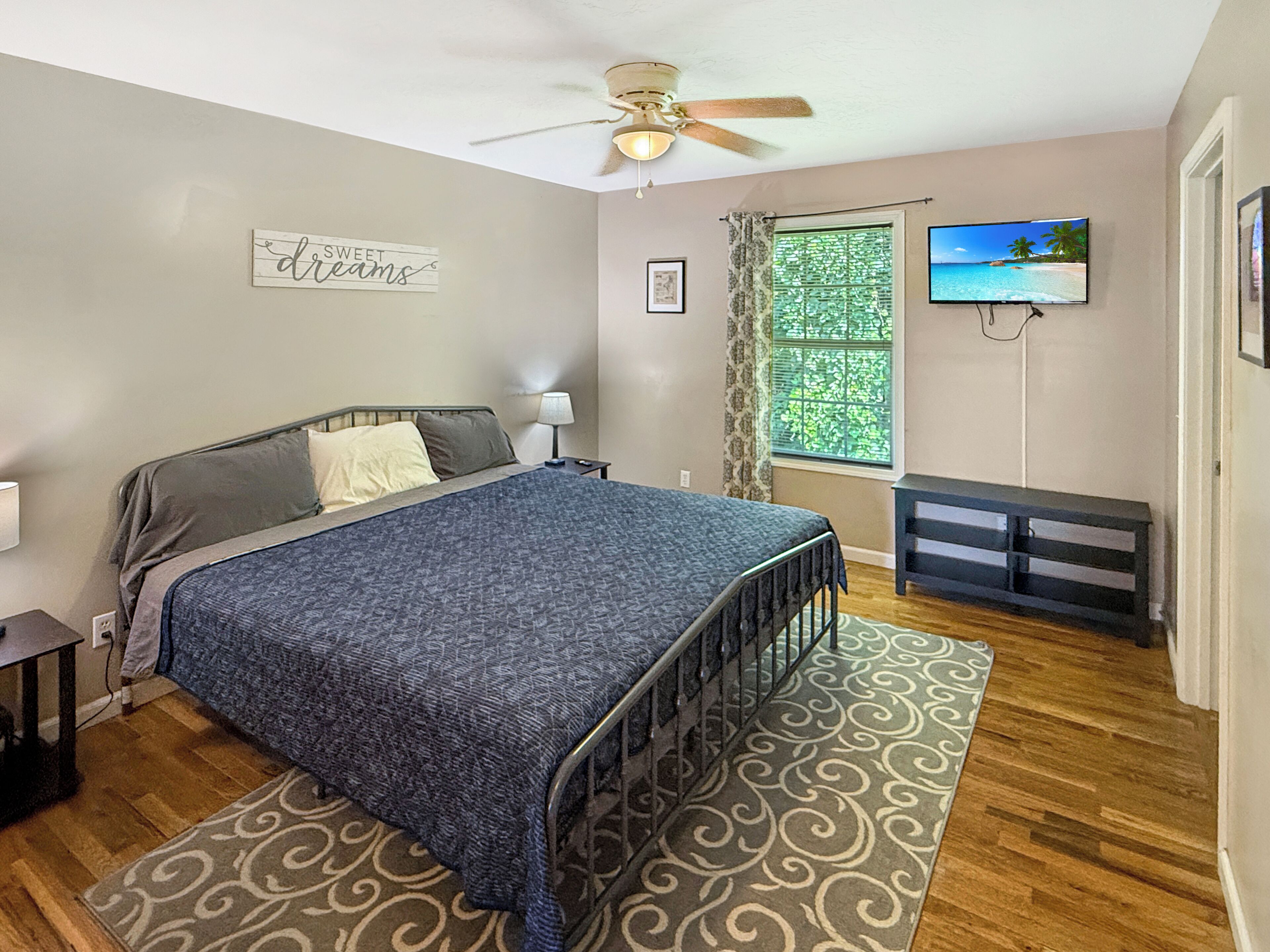 2 camere, una scrivania, ferro/asse da stiro, Wi-Fi gratuito