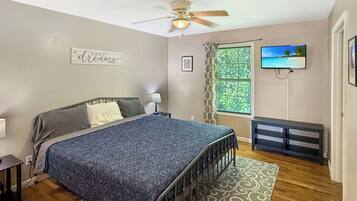 2 Schlafzimmer, Schreibtisch, Bügeleisen/Bügelbrett, kostenloses WLAN