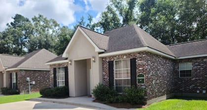 Chateau 4, spacious townhouse in Tickfaw, LA