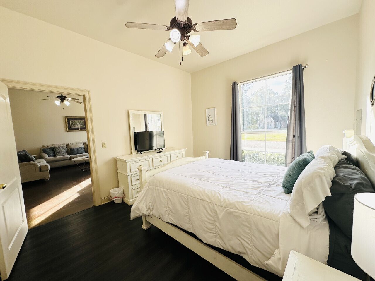 2 bedrooms, iron/ironing board, travel cot, free WiFi