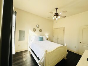 2 habitaciones, tabla de planchar con plancha y cuna de viaje 