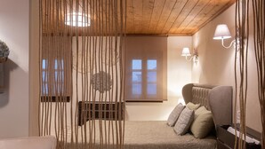 A bedroom with a bed, bedside lamps, a window, and a wooden ceiling. - Dandy Villas Tsagkarada | Blue Pansy | Mini Pool (Tsagkarada)