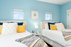 3 bedrooms, free WiFi, bed sheets - Playa Ancha - Beautifully appointed house close to beach! (Crystal Beach)