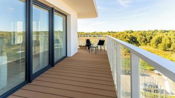Deluxe Apartment (415 A Sunset) | Terrace/patio