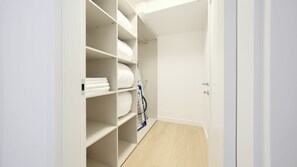 Apartment (305F)