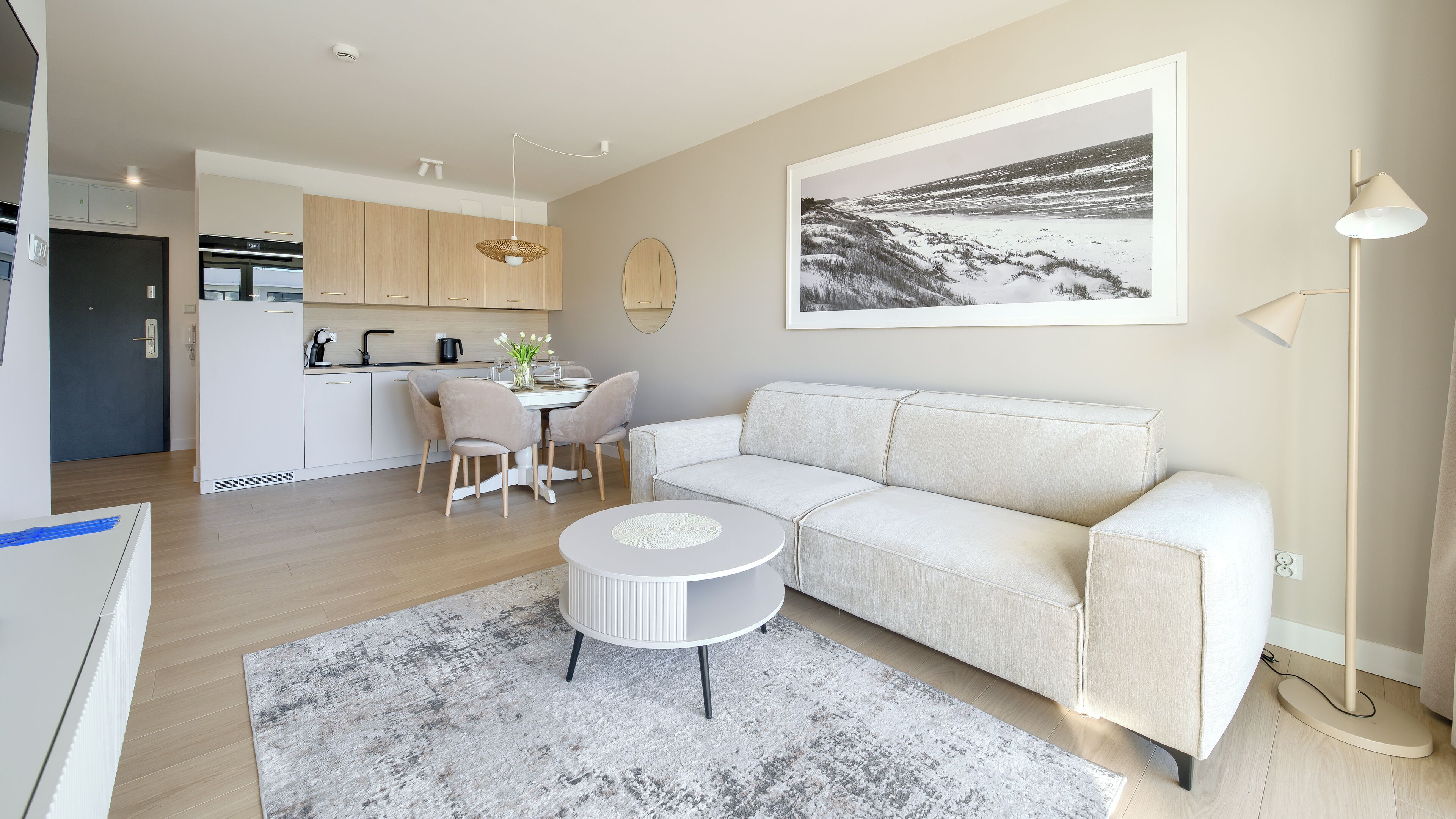 Apartment (305F) | Living area | Flat-screen TV