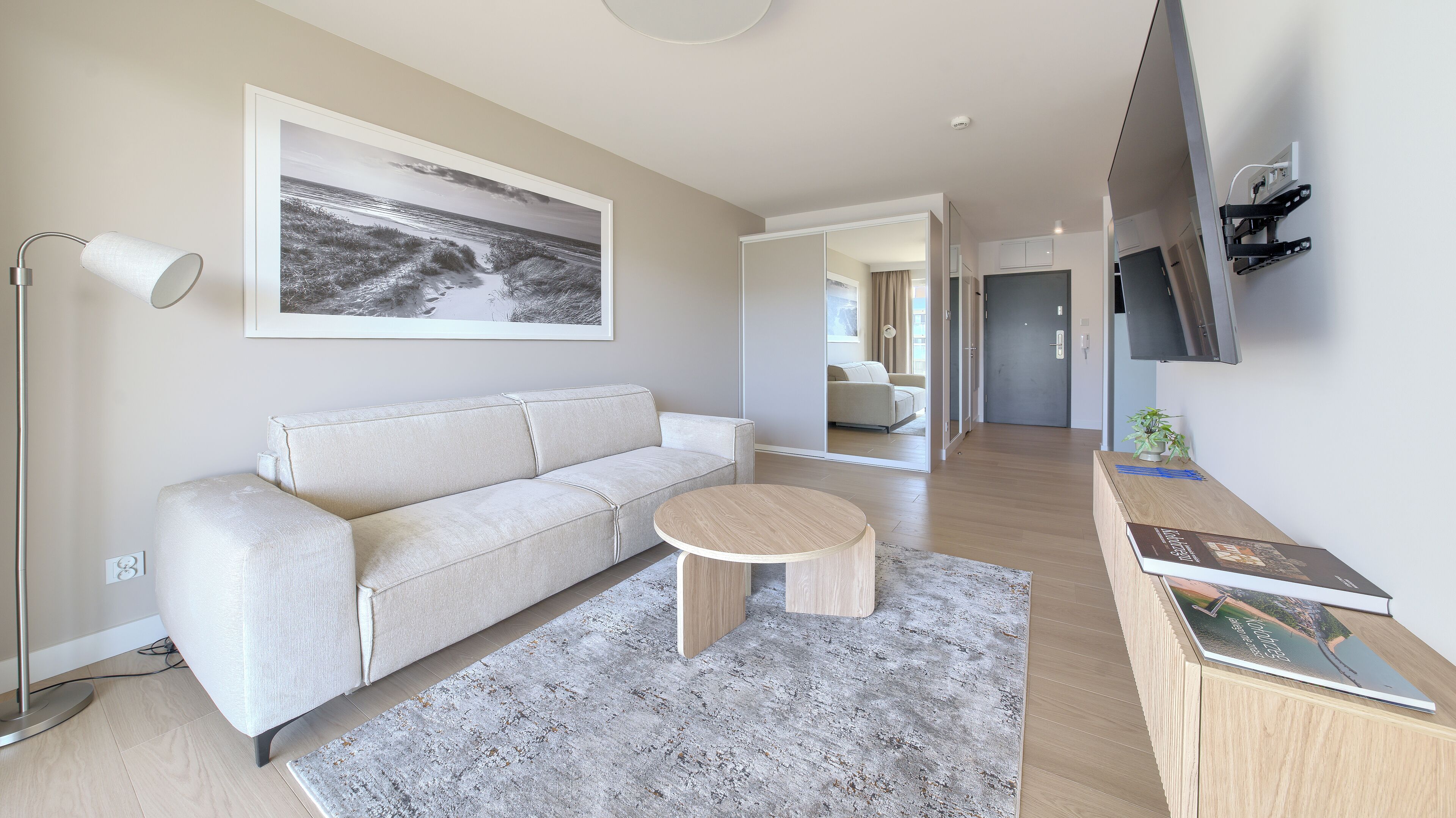 Apartment (307F) | Living area | Flat-screen TV