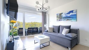 Apartment (201E) | Ruang tamu | TV skrin rata 