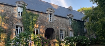 17th century property between the pink granite coast & Lannion, Studio 33m2 