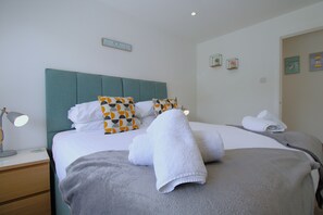 Cottage | 3 bedrooms, individually decorated, individually furnished, free WiFi - 65 Channel View (Ilfracombe)