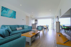 Cottage | Living area - 65 Channel View (Ilfracombe)