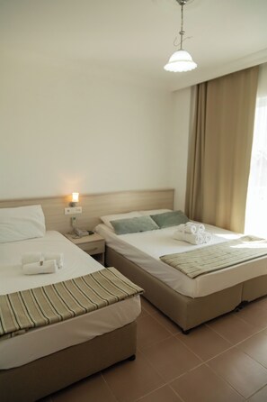 Deluxe Triple Room with Mountain and Sea View | 1 habitación, ropa de cama de alta calidad, wifi gratis y ropa de cama 