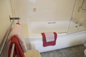 Cottage | Bathroom