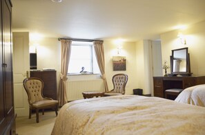 Cottage | 2 bedrooms, individually decorated, individually furnished, free WiFi