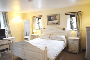 Cottage | 1 bedroom, individually decorated, individually furnished, free WiFi