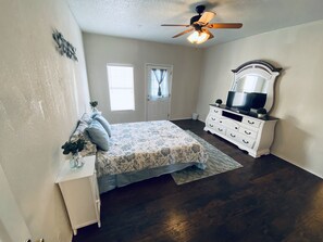 2 soverom, safe på rommet, skrivebord og wi-fi (inkludert)