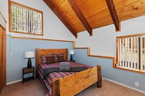 4 bedrooms, WiFi, bed sheets - Knickerbocker Summit W/ Spa  Near The Village (Big Bear Lake)