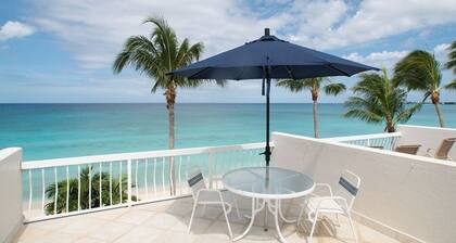 Sundowner is a beautifully decorated condo on 7MB with the best sunset views