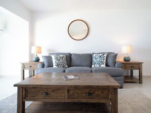 Una Smart TV, libros