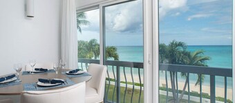 Sundowner is a beautifully decorated condo on 7MB with the best sunset views