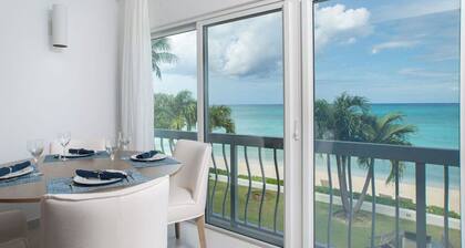 Sundowner is a beautifully decorated condo on 7MB with the best sunset views