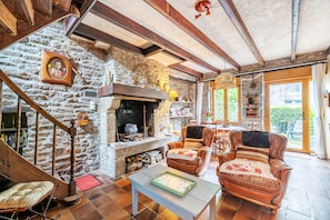 Interior - La Maison des Fées - Three Bedroom House, Sleeps 6 (Pleudihen-sur-Rance)