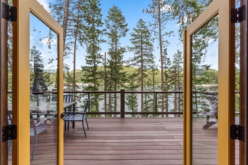 Cheerful Waterfront Cabin on Lake Pend Oreille