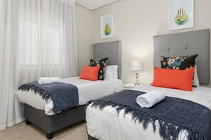 2 bedrooms, in-room safe, laptop workspace, iron/ironing board - The Axis 109 (Cape Town)
